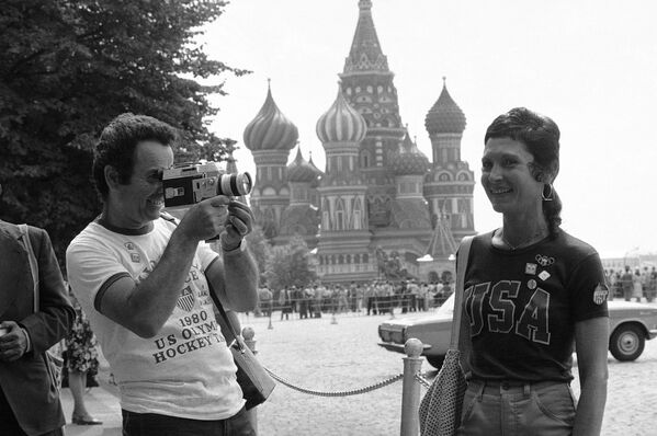 Американские туристы на Красной площади. - Sputnik Таджикистан