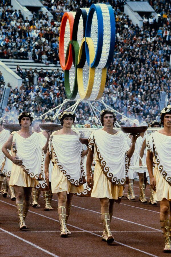 Танцоры во время церемонии открытия Олимпиады. - Sputnik Таджикистан