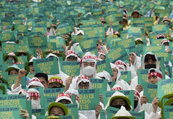 Тысячи медицинских работников Кореи объявили двухдневную забастовку, требуя улучшения условий труда. - Sputnik Таджикистан