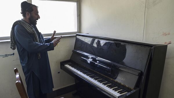 Боец Талибана* и пианино - Sputnik Таджикистан