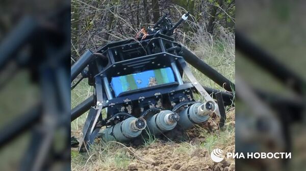 Украинские войска используют сельхоздроны для сброса крупнокалиберных мин - Sputnik Таджикистан