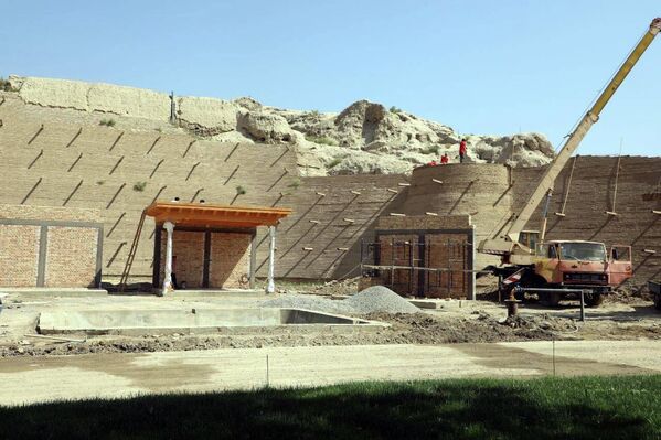Помимо самой крепости, архитекторы восстановят историческую махаллю. - Sputnik Таджикистан