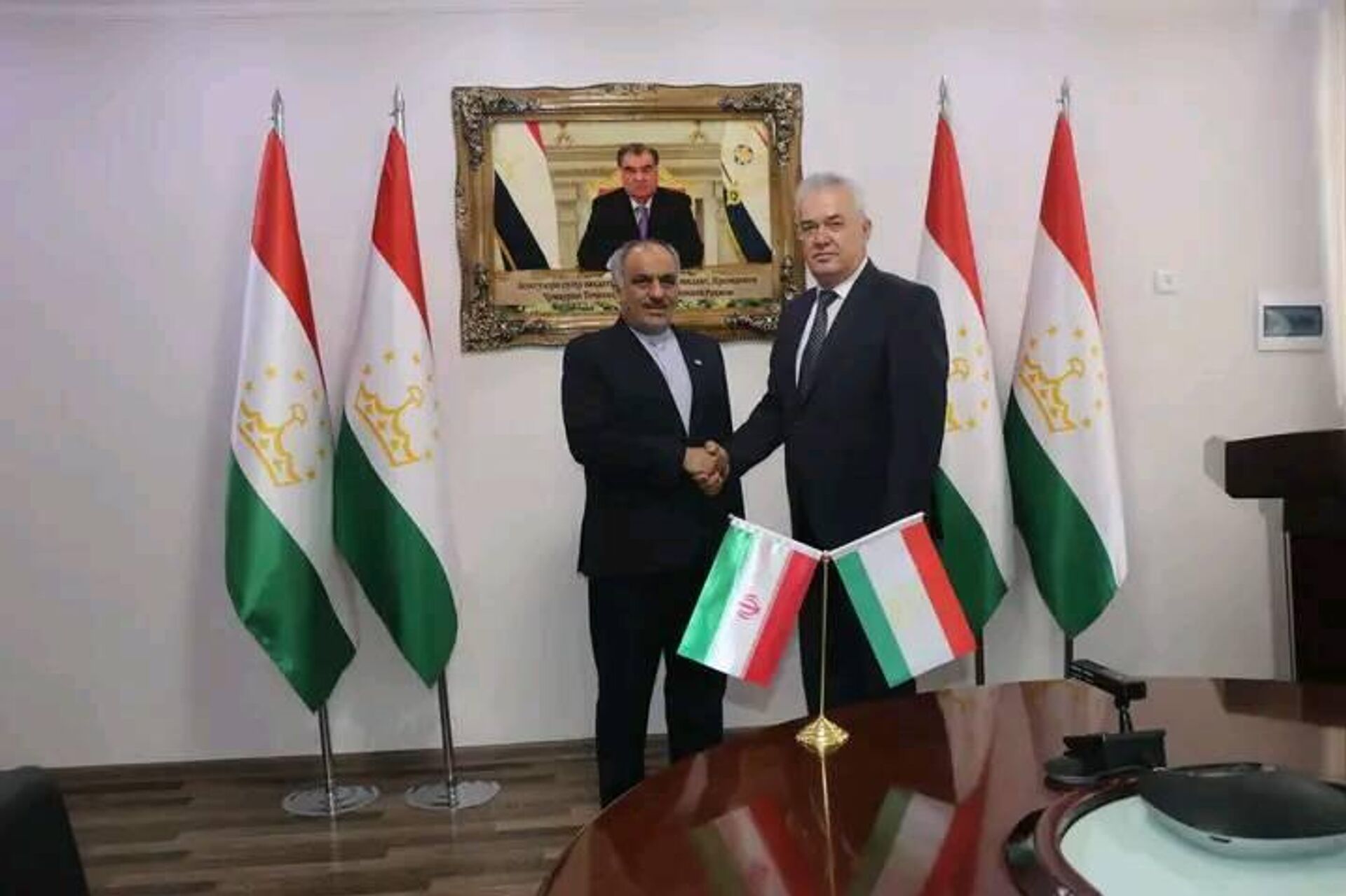 Мулоқоти сафири Эрон бо вазири маориф ва илми Тоҷикистон - Sputnik Таджикистан, 1920, 24.07.2023