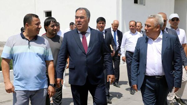 Раджаббой Ахмадзода проинспектировал строительство заводов в Худжанде - Sputnik Таджикистан