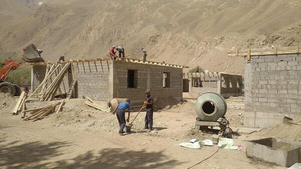 Строительство домов в Рошткалинском районе - Sputnik Таджикистан