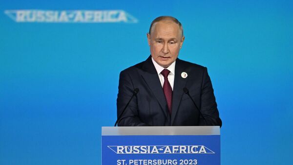 Президент РФ В. Путин принимает участие в саммите Россия – Африка - Sputnik Таджикистан