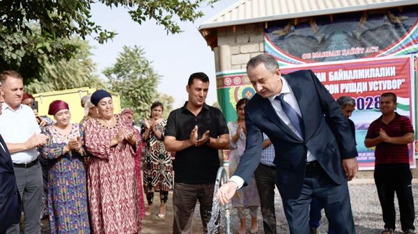 Давлатали Саид ввел в эксплуатацию водопровод в Хатлоне - Sputnik Таджикистан