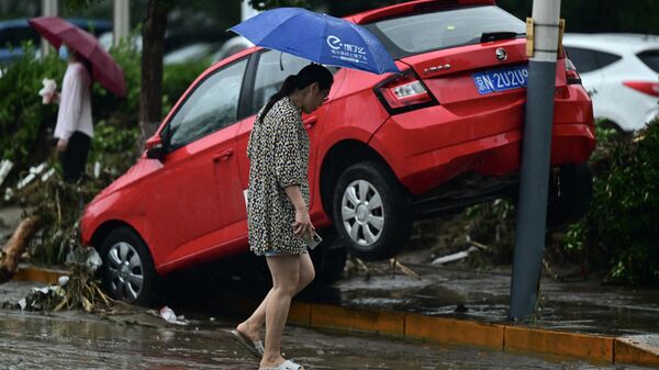 Затопленные улицы вследствие ливневых дождей в Китае  - Sputnik Таджикистан