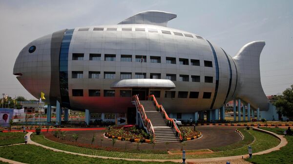 Здание Национального совета по развитию рыболовства, спроектированное в форме рыбы, в Хайдарабаде, Индия - Sputnik Таджикистан