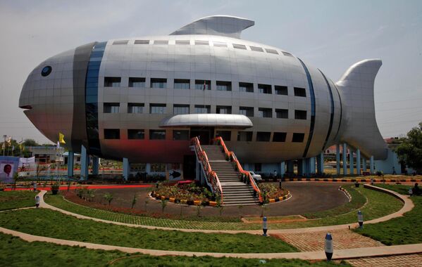 Здание Национального совета по развитию рыболовства, спроектированное в форме рыбы, в Хайдарабаде, Индия. Построено в феврале 2012-го. - Sputnik Таджикистан