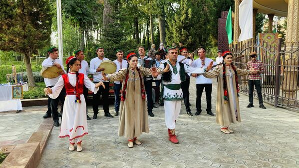 Они представили членам жюри и зрителям свои традиции и обычаи. - Sputnik Таджикистан