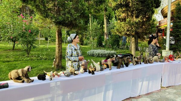 Умельцы продемонстрировали изделия народных промыслов. - Sputnik Таджикистан