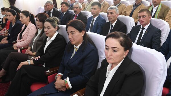 Женщины на заседании в Таджикистане - Sputnik Таджикистан