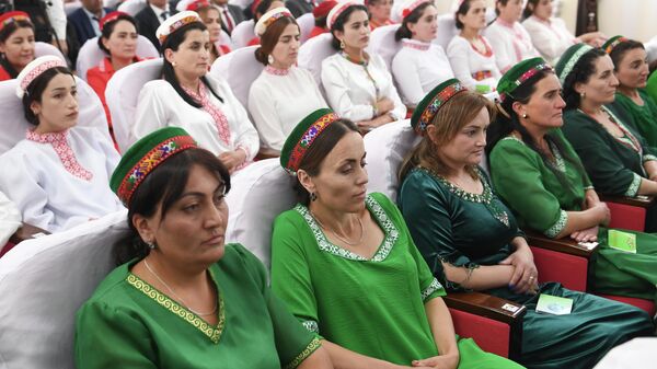 Женщины на заседании в Таджикистане - Sputnik Тоҷикистон