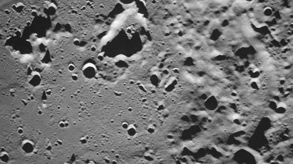 Роскосмос показал первый снимок лунной поверхности, сделанный Луной-25 - Sputnik Таджикистан
