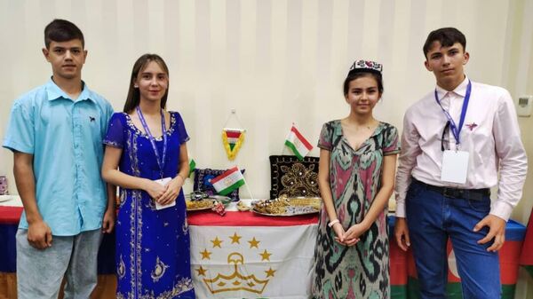 Школьники Таджикистана знакомятся с космической столицей России - Sputnik Таджикистан