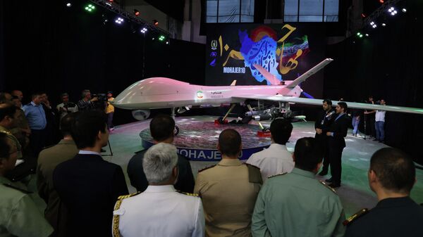 Иранский беспилотник Мохаджер 10 на выставке достижений оборонной промышленности Ирана - Sputnik Тоҷикистон
