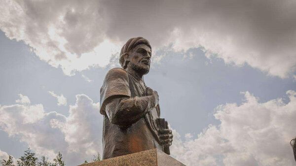 Памятник Абу Али ибн Сины - Sputnik Таджикистан