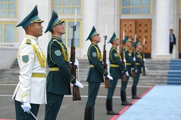Президент Таджикистана Эмомали Рахмон прибыл с рабочим визитом в Астану - Sputnik Таджикистан