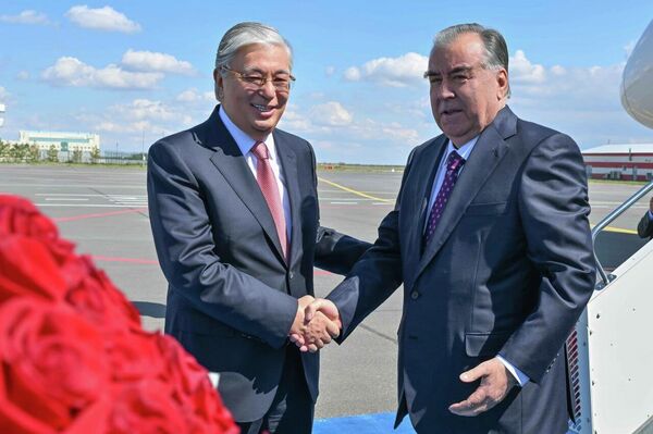 Президент Таджикистана Эмомали Рахмон прибыл с рабочим визитом в Астану - Sputnik Таджикистан