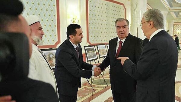 Токаев представил Рахмону главу таджикской диаспоры в Казахстане
 - Sputnik Таджикистан