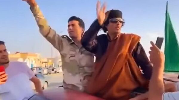 Двойник Каддафи на улицах Ливии -реакция людей - Sputnik Тоҷикистон