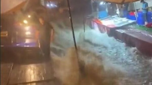 В Турции произошло сильное наводнение, два человека погибли, еще 31 пострадал - Sputnik Тоҷикистон