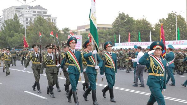 Военный парад в честь Дня независимости в Худжанде - Sputnik Таджикистан