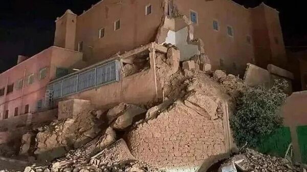 Поврежденное в результате землетрясения в Марокко здание - Sputnik Тоҷикистон