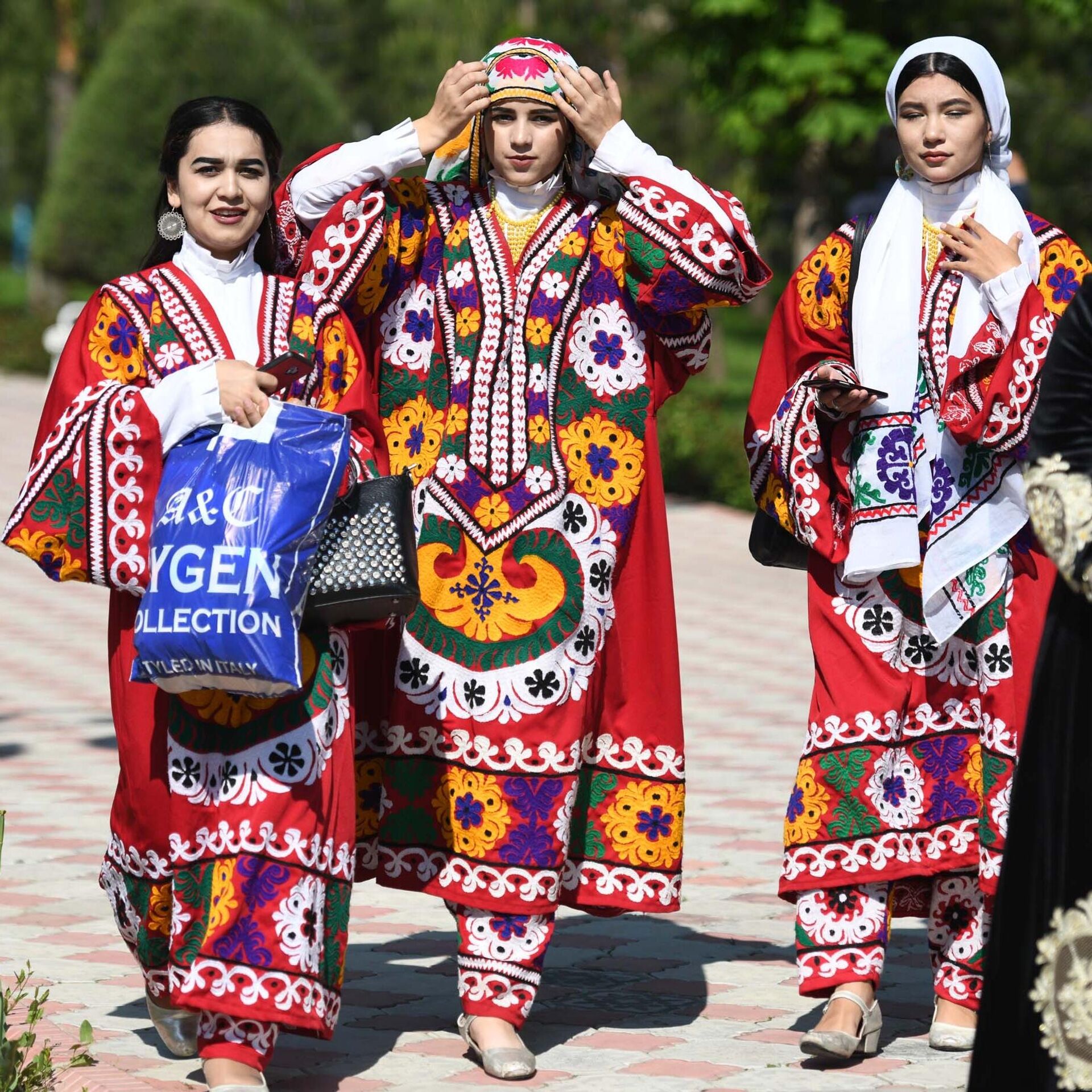 Национальная одежда Таджикистана чакан