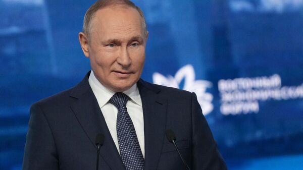 Президент РФ В. Путин принял участие в VII Восточном экономическом форуме - Sputnik Тоҷикистон