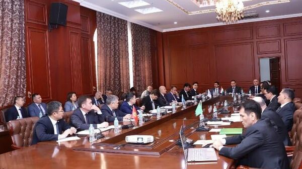 В Таджикистане состоялись итоговые экспертные консультации по подготовке саммитов в Душанбе - Sputnik Таджикистан