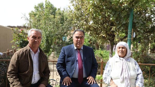 Ахмадзода пообщался с ветеранами в Согде - Sputnik Таджикистан