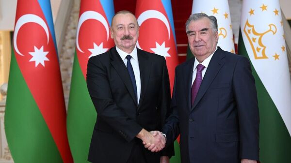 Президент Таджикистана встретил главу Азербайджана в Душанбе - Sputnik Таджикистан