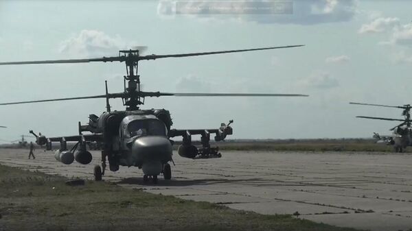 Боевая работа экипажей ударных вертолетов Ка-52 ВКС России - Sputnik Таджикистан