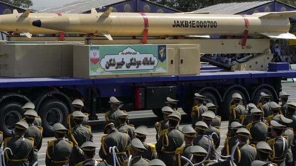 Ракеты Хайбар-бастер на грузовике во время ежегодного военного парада, Тегеран, Иран - Sputnik Тоҷикистон
