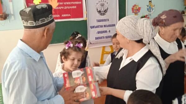 В Хатлоне сделали подарки детям с ограниченными возможностями здоровья - Sputnik Таджикистан