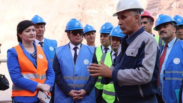 Госслужащие Таджикистана ознакомились с ходом строительства Рогунской ГЭС - Sputnik Таджикистан