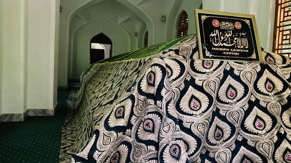 Комплекс посвящен султану Уайс Карани, который оставил заметный след в истории ислама. - Sputnik Таджикистан