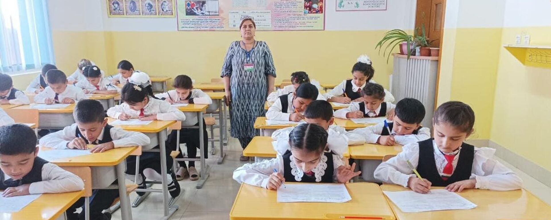 Школьники из Хатлона участвуют в международной олимпиаде Жар - птица. Иллюстративное фото - Sputnik Тоҷикистон, 1920, 01.09.2025