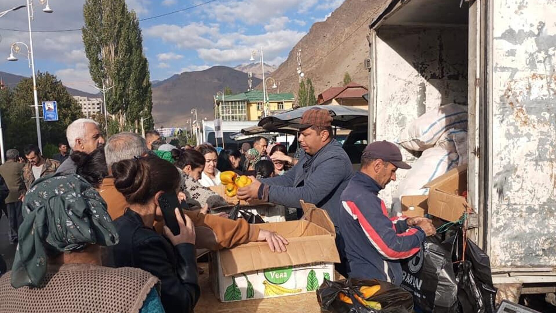 В ГБАО прошла ярмарка сельхозпродукции