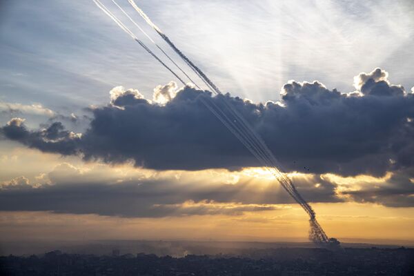Ракеты выпущены в сторону Израиля из сектора Газа. - Sputnik Таджикистан