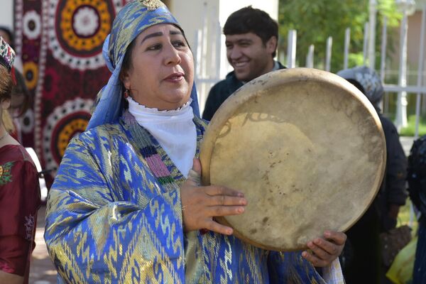 Артисты развлекали зрителей национальной музыкой ... - Sputnik Таджикистан