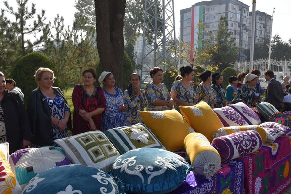 В середине октября в Таджикистане ежегодно отмечают праздник &quot;Мехргон&quot;. - Sputnik Таджикистан