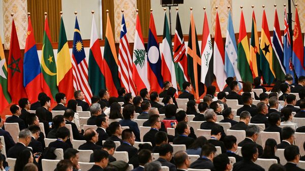 Флаги стран-участниц третьего Международного форума Один пояс, один путь в Пекине  - Sputnik Таджикистан