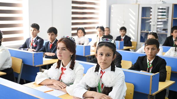 Таджикские школьники  - Sputnik Таджикистан
