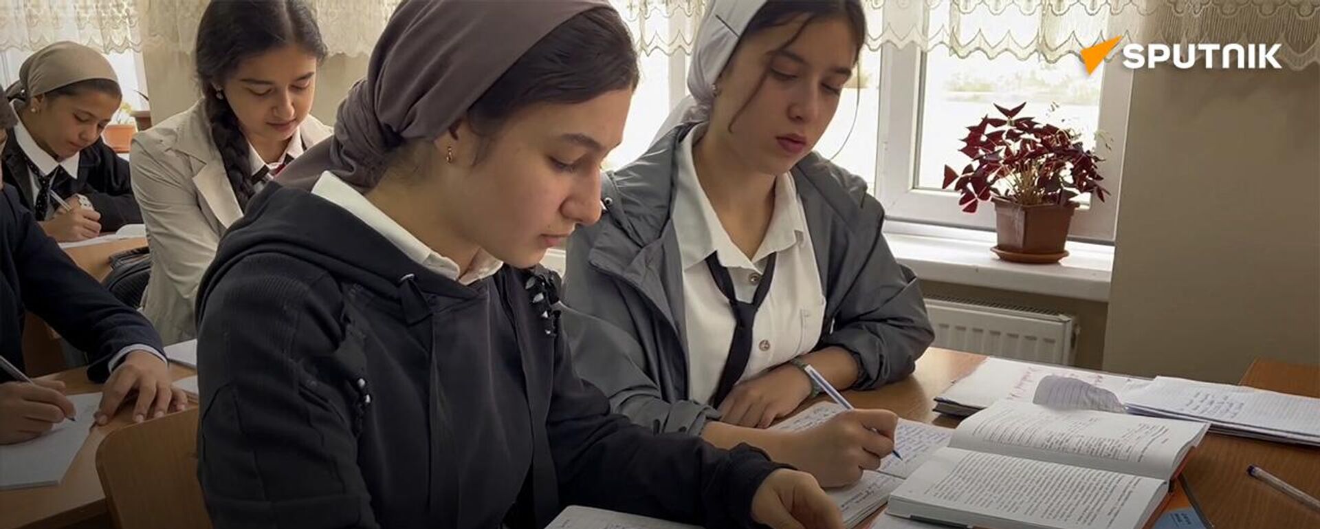 Как учатся дети афганских беженцев в Душанбе - Sputnik Таджикистан, 1920, 29.10.2023