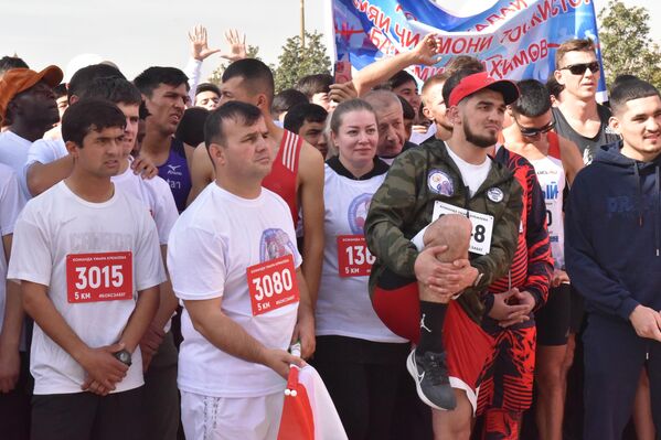 Соревнования сопровождали организаторы и сотрудники службы безопасности. - Sputnik Таджикистан