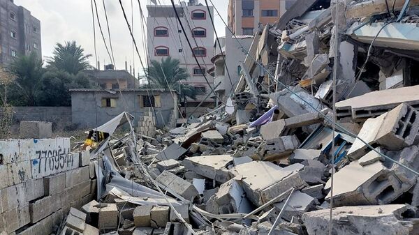 Обломки зданий, разрушенных в результате ракетных ударов ВС Израиля по Газе - Sputnik Таджикистан