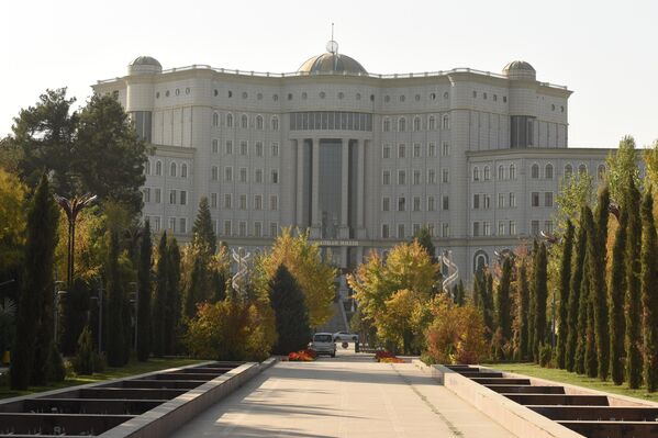 Здание Национальной библиотеки Таджикистан в Душанбе. - Sputnik Таджикистан